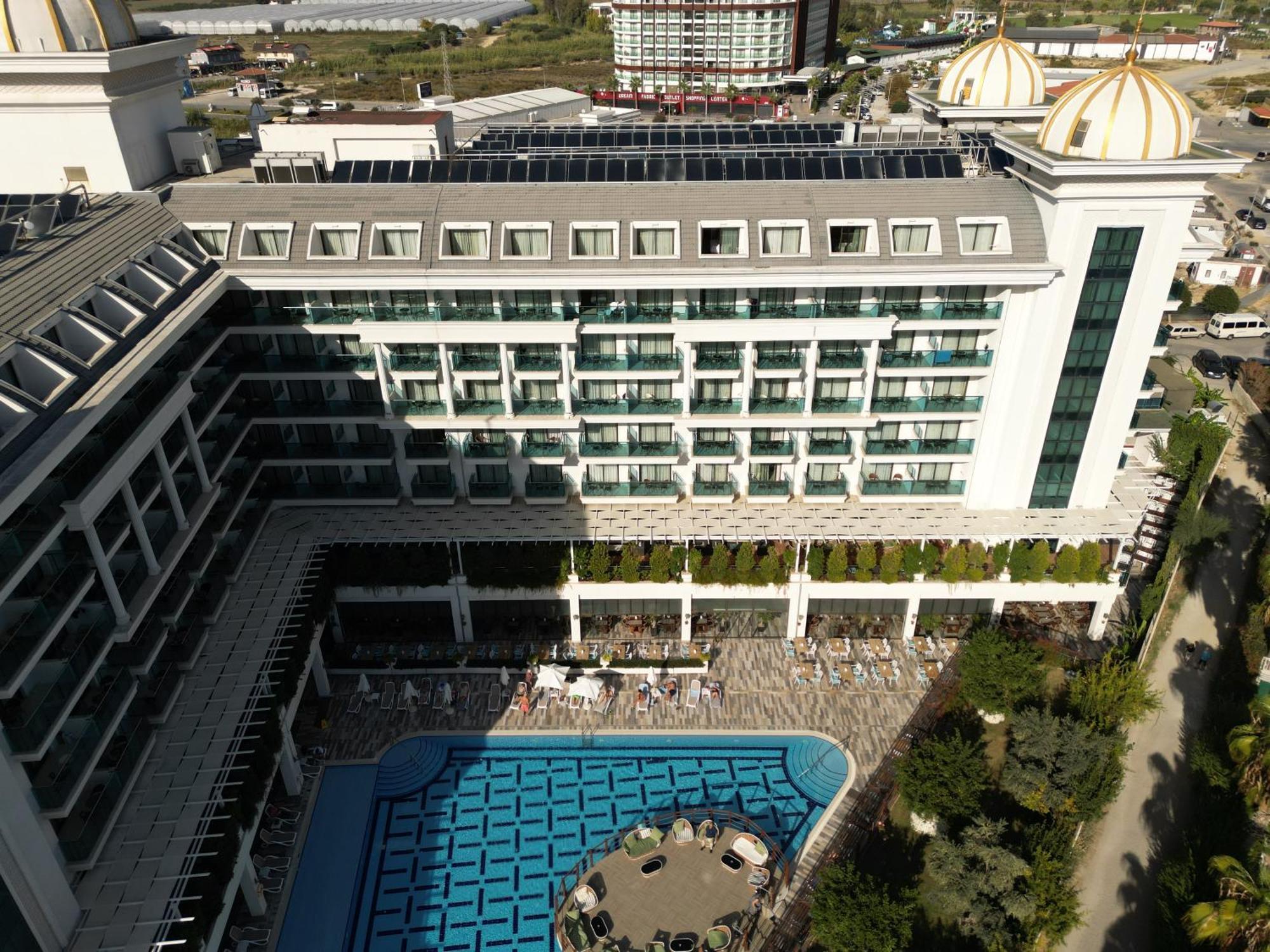 Castival Hotel Side Exterior photo
